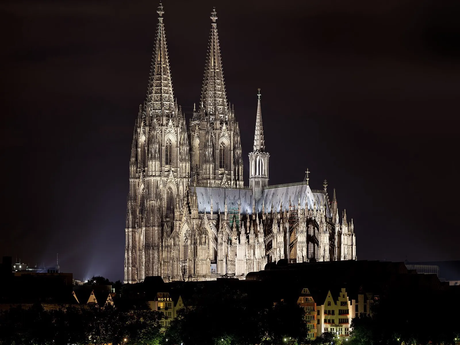 Kölner Dom bei Nacht, Ansicht vom Deutzer Rheinufer