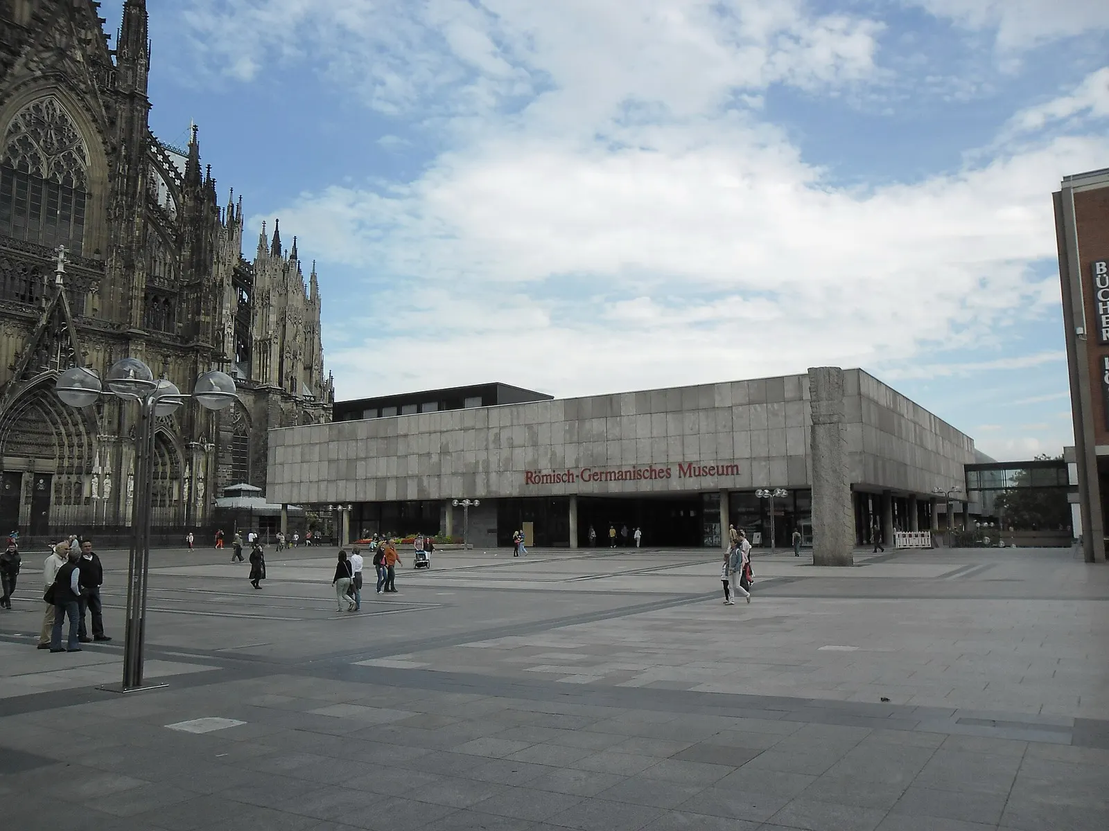 Römisch-Germanisches Museum Köln, Außenansicht