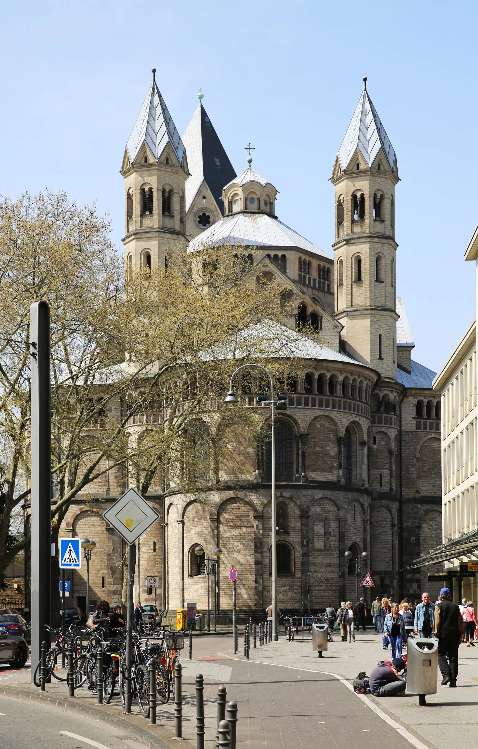 Basilika St. Aposteln in Köln, Westseite mit Türmen