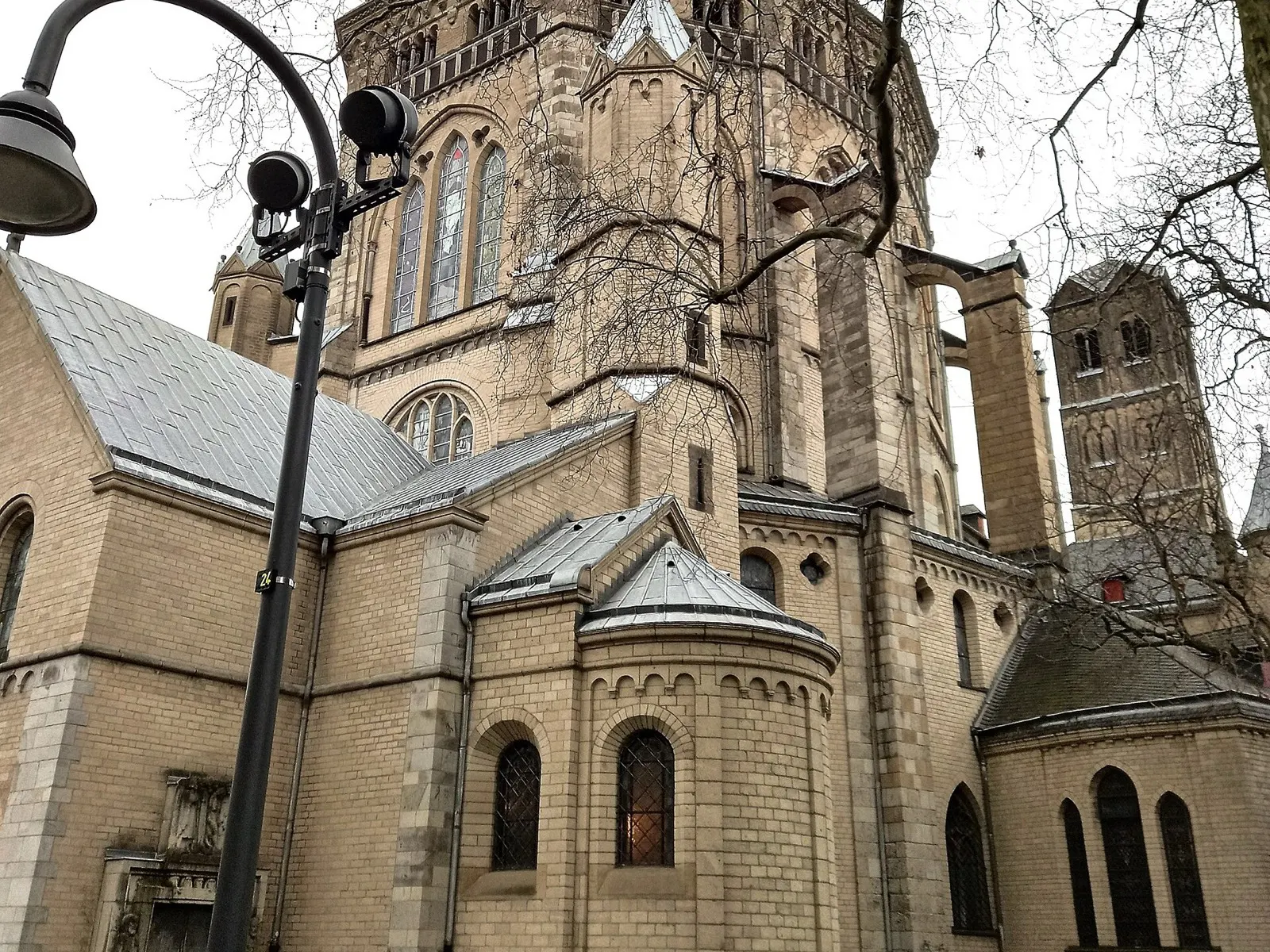 St. Gereon in Köln, Außenansicht mit Dekagon-Kuppel