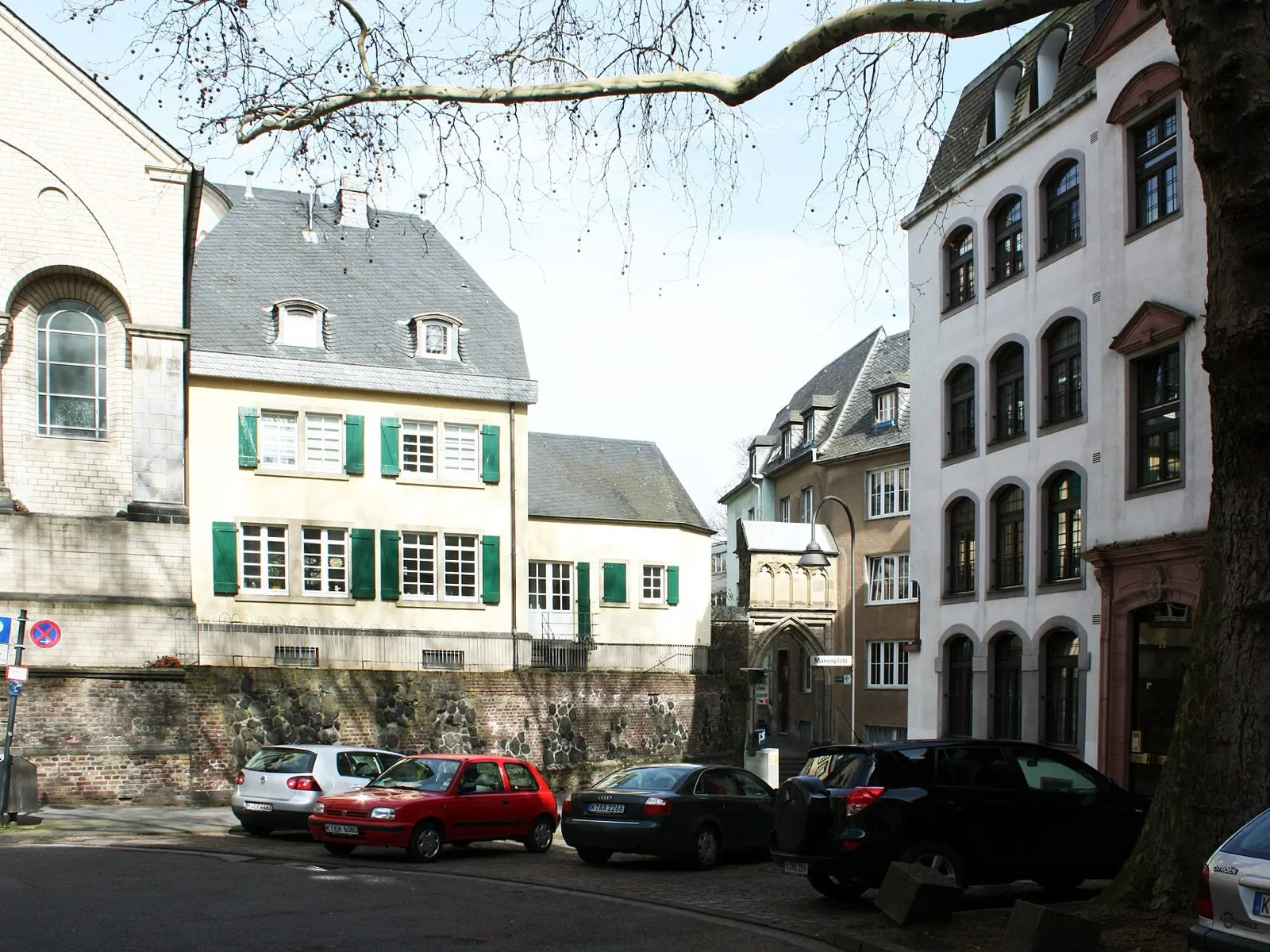 St. Maria im Kapitol in Köln, Außenansicht vom Marienplatz