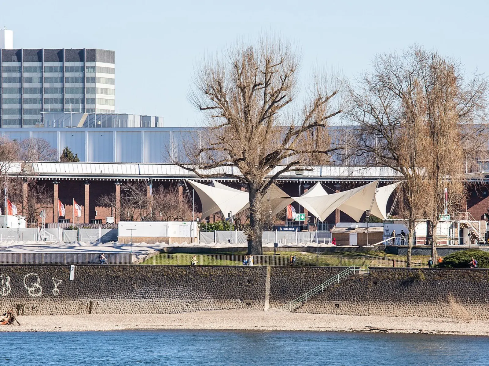 Tanzbrunnen im Rheinpark in Köln, Open-Air-Bühne am Rhein