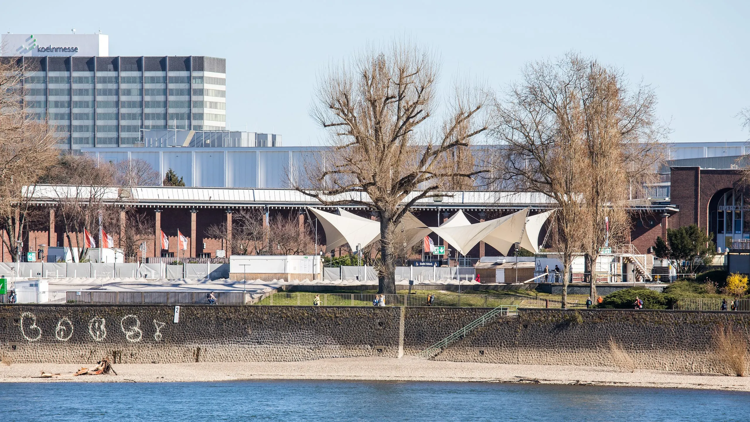 Tanzbrunnen im Rheinpark in Köln, Open-Air-Bühne am Rhein
